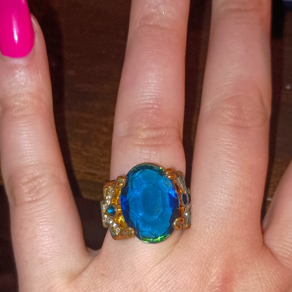 Elegant Blue and Gold Women's Ring